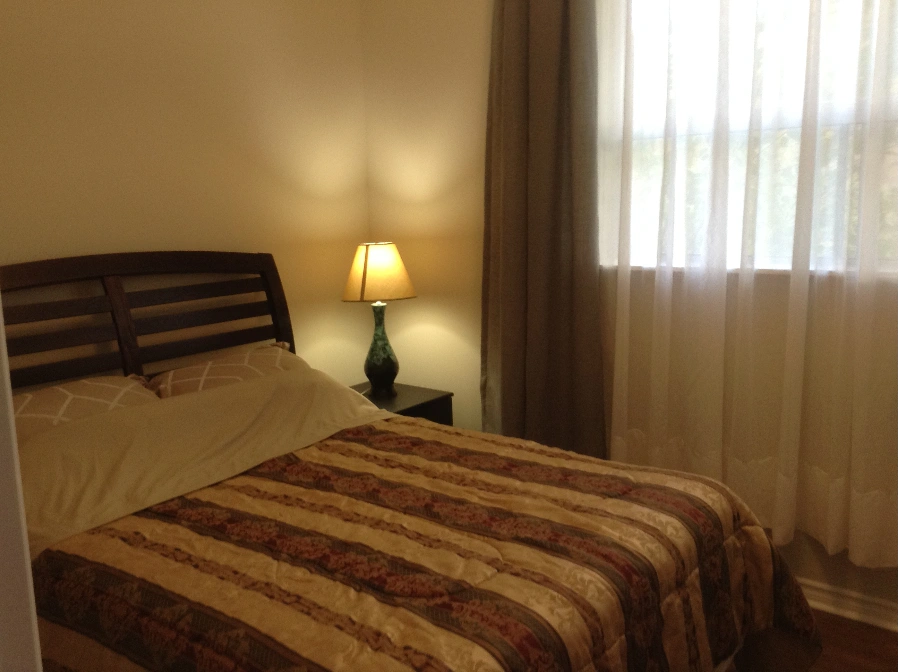 FINCH/BATHURST ДОМ 1 бедрум $2,100/мес БЕЗ ПОСЛЕДНЕГО месяца