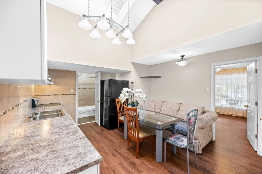 NORTH YORK апартменты и ДОМ $2,100-$2880/мес БЕЗ ПОСЛЕДНЕГО месяца