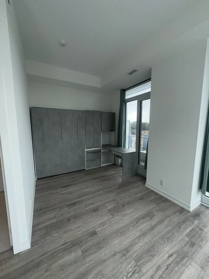 Сдается фешенебельная студия в районе Bathurst and Eglinton.