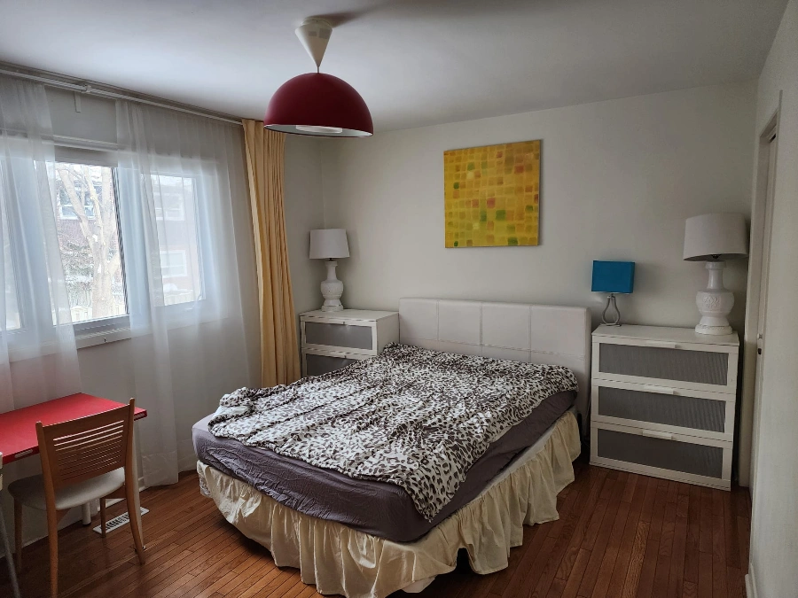 За 1250 в месяц меблированная студия в бейсменте (свой душ, туалет, кухня) Bathurst and Steeles