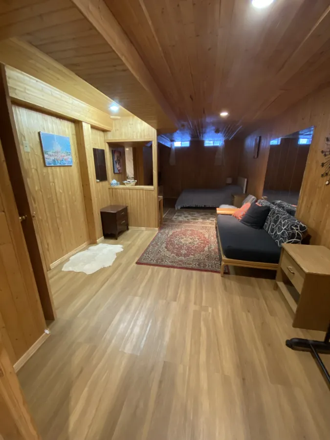 Сдается басчело-бейсмент в Maple. Near Wonderland.