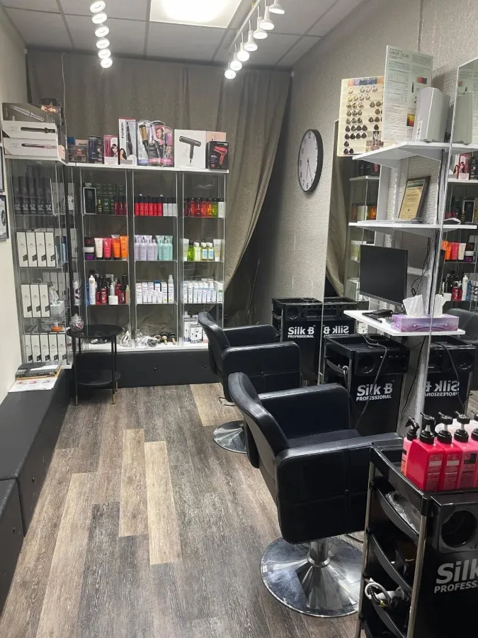 Сдам в аренду Мини салон красоты  – 2 рабочих места + мойка + мини-кухня | 200 кв. футов