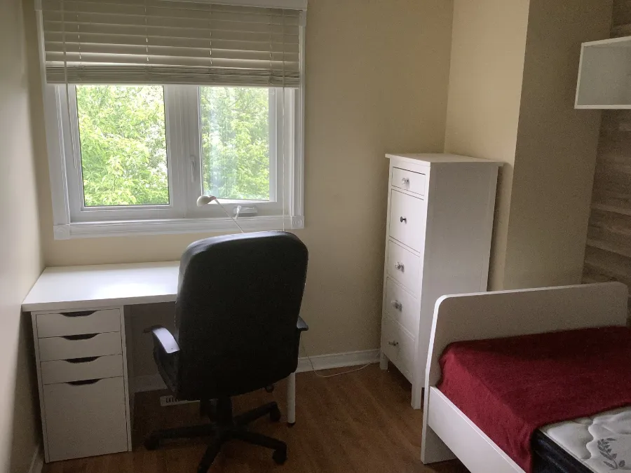 Сдам на Finch/Dufferin комнату в частном доме